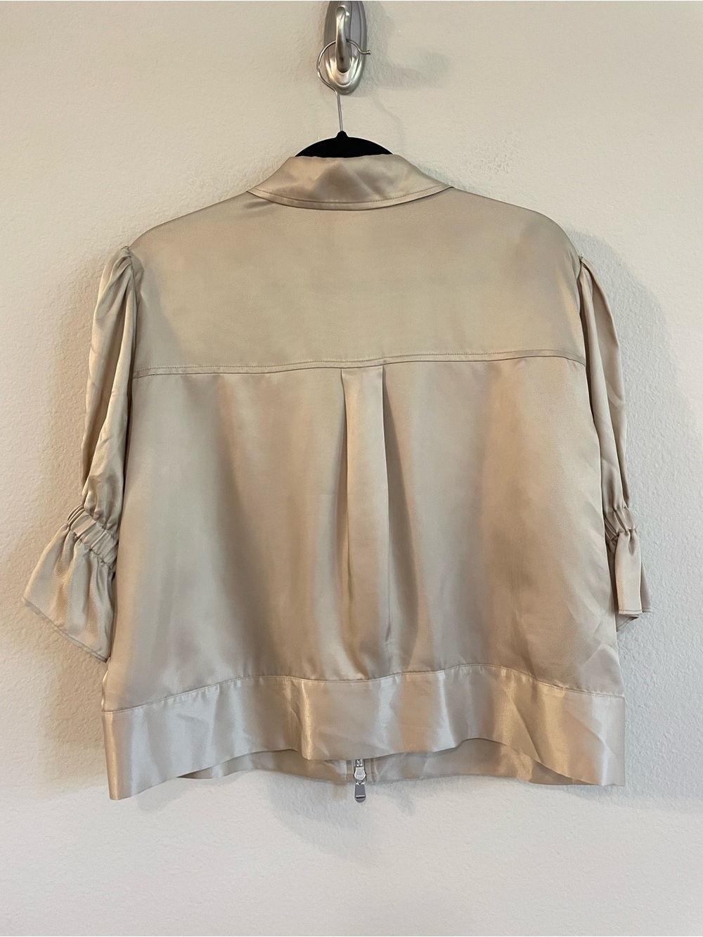 Cinq a Sept Holly Khaki Short Puff Sleeve Satin Utility Jacket Size Medium - Picture 8 of 15